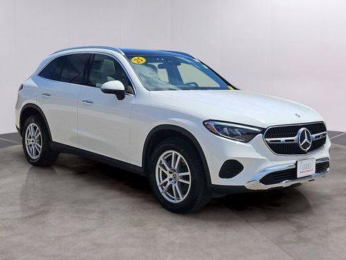 Used 2025 Mercedes-Benz GLC 300 4MATIC image 10