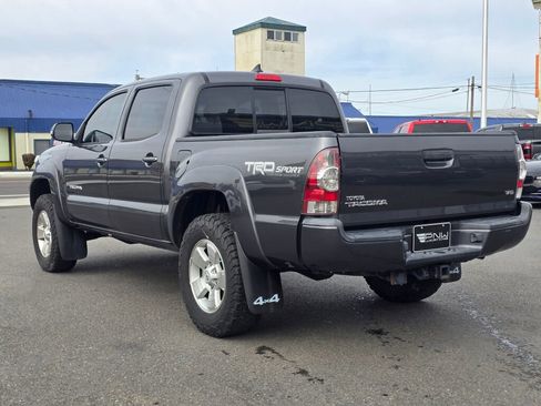 Used 2014 Toyota Tacoma w/ TRD Sport Package image 8