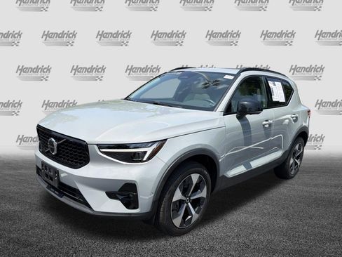 Certified 2024 Volvo XC40 B5 Plus w/ Climate Package AWD/4WD image 5