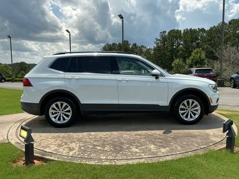 Used 2019 Volkswagen Tiguan SE w/ Panoramic Sunroof Package FWD image 8