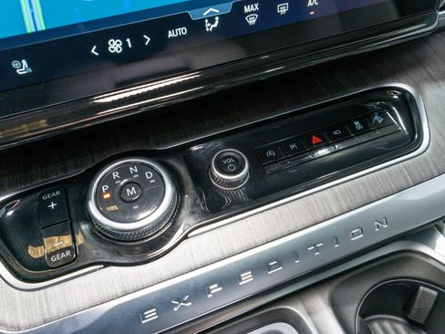 Used 2025 Ford Expedition Platinum w/ Platinum Ultimate Package AWD/4WD image 25