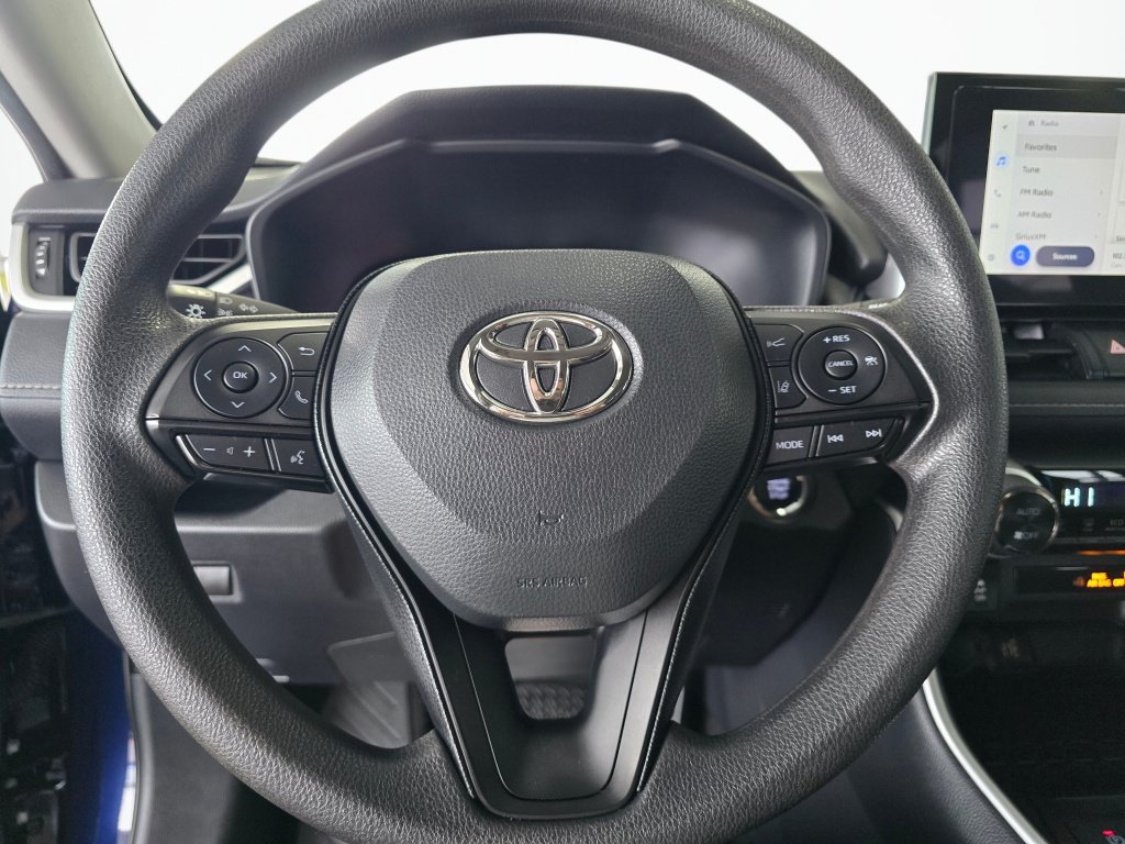 Used 2025 Toyota RAV4 XLE AWD/4WD image 21