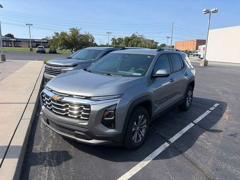 Used 2025 Chevrolet Equinox LT w/ Convenience Package II AWD/4WD image 4
