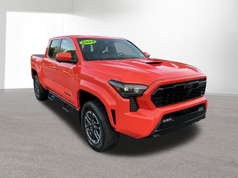Used 2024 Toyota Tacoma TRD Sport w/ TRD Sport Premium Package AWD/4WD image 7