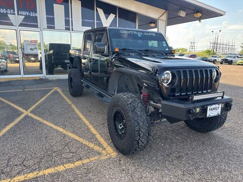 Used 2020 Jeep Gladiator Sport w/ Quick Order Package 24S AWD/4WD image 3