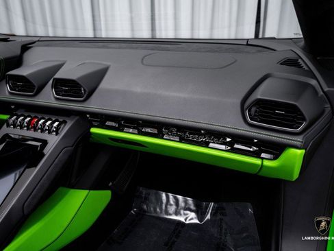 Used 2023 Lamborghini Huracan EVO image 45