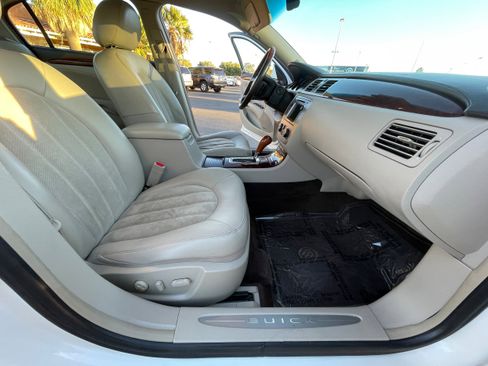 Used 2011 Buick Lucerne Super image 31
