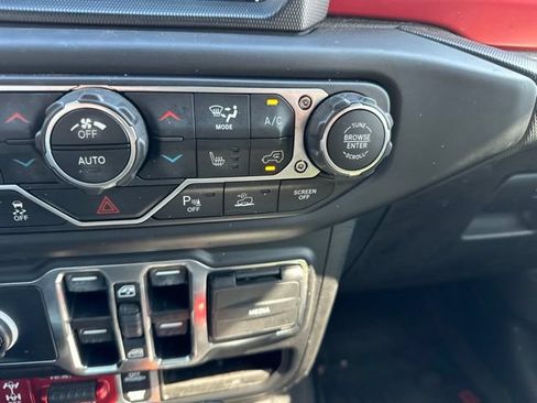 Used 2023 Jeep Wrangler Unlimited Rubicon w/ LED Lighting Group AWD/4WD image 37