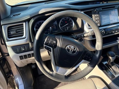 Used 2015 Toyota Highlander Limited FWD image 13