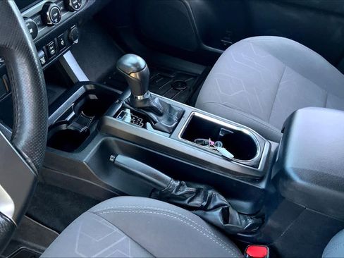 Used 2019 Toyota Tacoma TRD Off-Road image 16