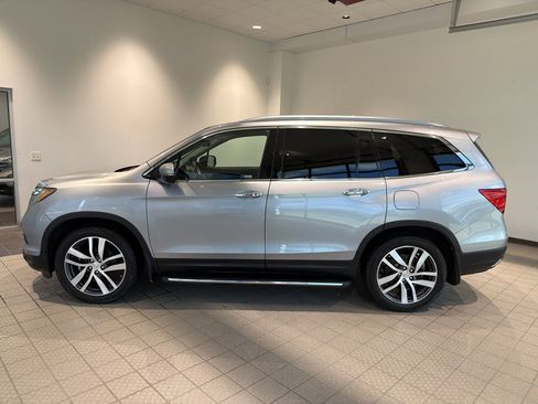 Used 2018 Honda Pilot Elite image 2