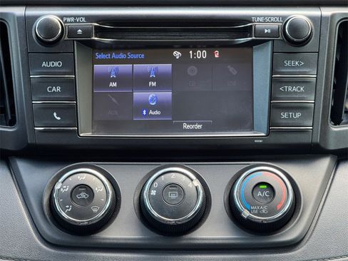 Used 2017 Toyota RAV4 LE image 12