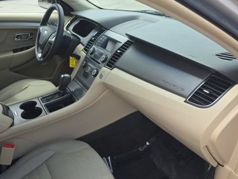 Used 2018 Ford Taurus SE FWD image 34