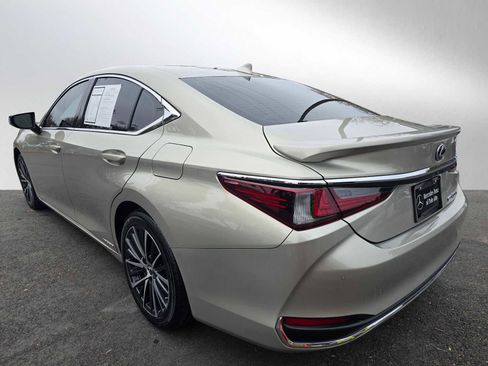 Used 2022 Lexus ES 300h w/ Premium Package image 5