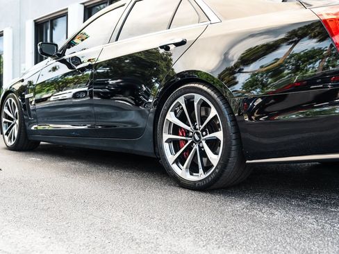 Used 2018 Cadillac CTS V w/ Luxury Package RWD image 6