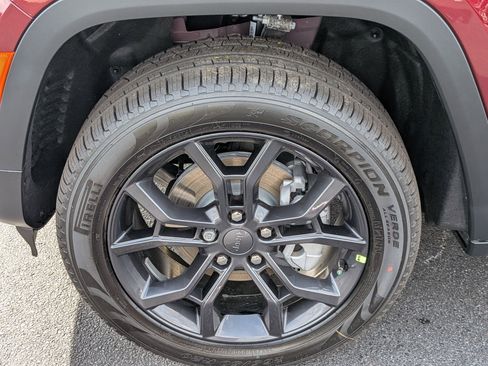 New 2025 Jeep Grand Cherokee Limited image 9