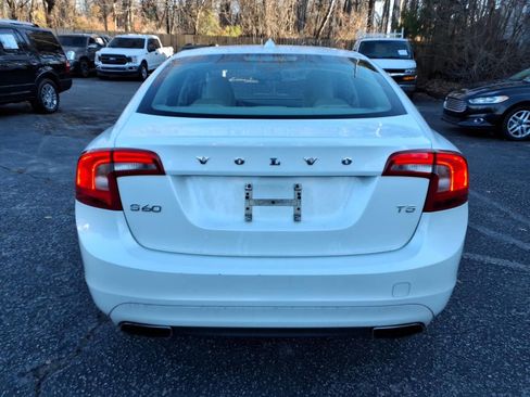 Used 2015 Volvo S60 T5 Premier image 4