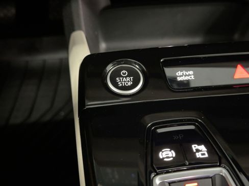 Used 2025 Audi Q6 e-tron Premium w/ Convenience Package image 26