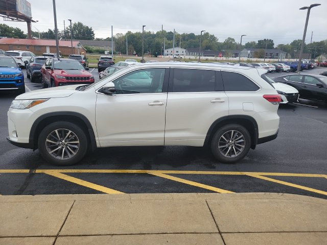 Used 2018 Toyota Highlander XLE AWD/4WD image 4
