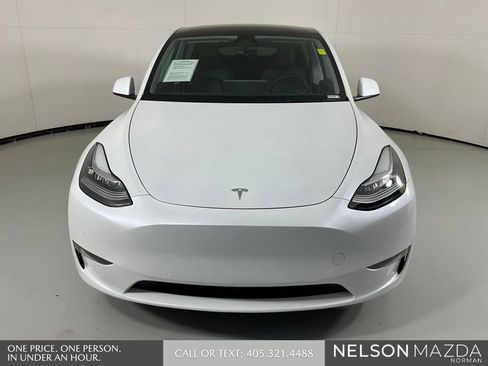 Used 2022 Tesla Model Y Long Range image 2