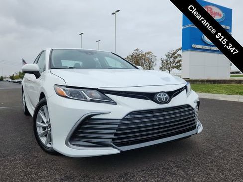 Used 2022 Toyota Camry LE image 11
