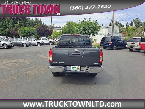 Used 2015 Nissan Frontier SV image 4