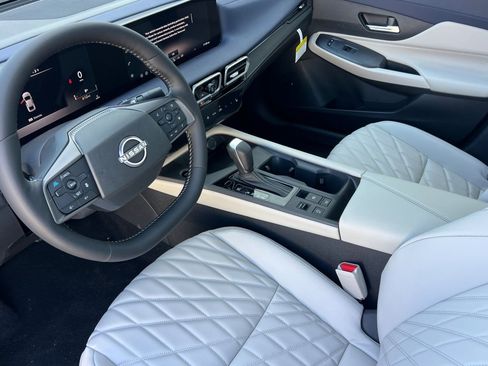 New 2026 Nissan Sentra SL w/ Floor Mat Package FWD image 7