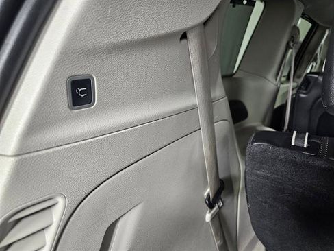 Used 2020 Chrysler Pacifica Touring-L image 23