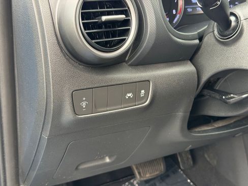 Used 2020 Hyundai Kona SE AWD/4WD image 13
