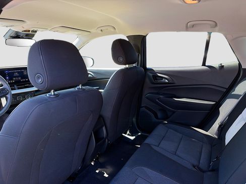 Used 2025 Chevrolet Trax LS w/ LS Convenience Package FWD image 6