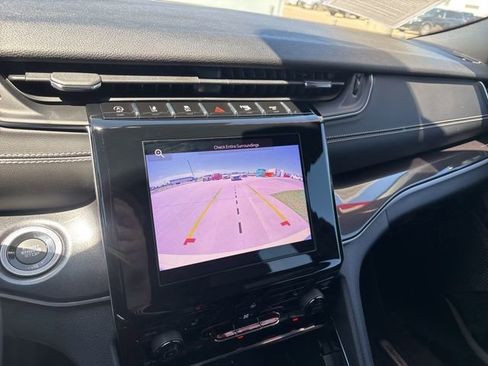 Used 2023 Jeep Grand Cherokee Altitude AWD/4WD image 13