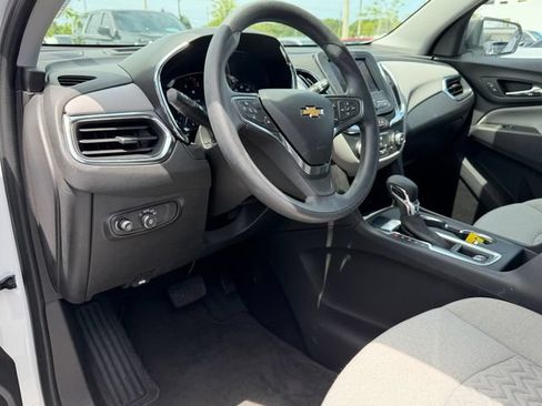 Used 2024 Chevrolet Equinox LS w/ LS Convenience Package FWD image 3