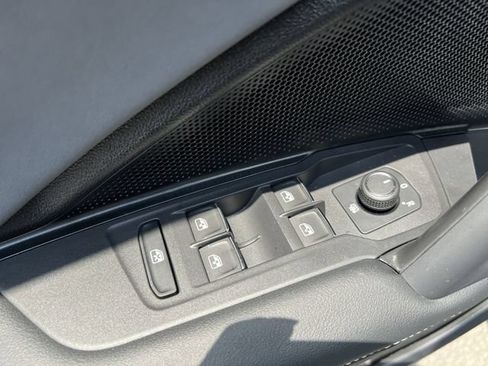 Used 2025 Volkswagen Tiguan SE R-Line AWD/4WD image 32