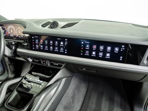 Certified 2025 Porsche Cayenne Coupe image 26