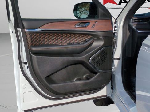New 2025 Jeep Grand Cherokee L Summit w/ MOPAR Finishing Package AWD/4WD image 12