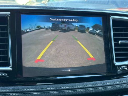 Used 2023 Chrysler Pacifica Limited FWD image 10
