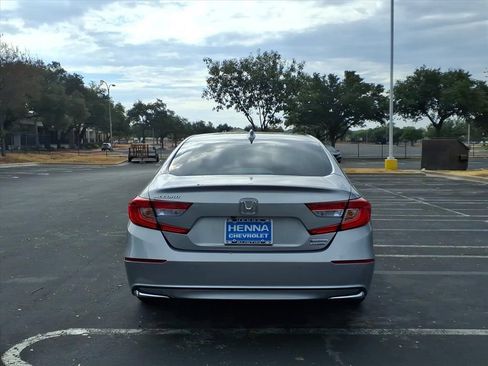 Used 2018 Honda Accord Touring image 5