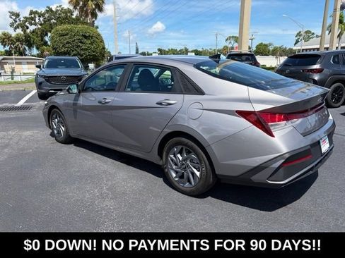 Used 2024 Hyundai Elantra SEL FWD image 4