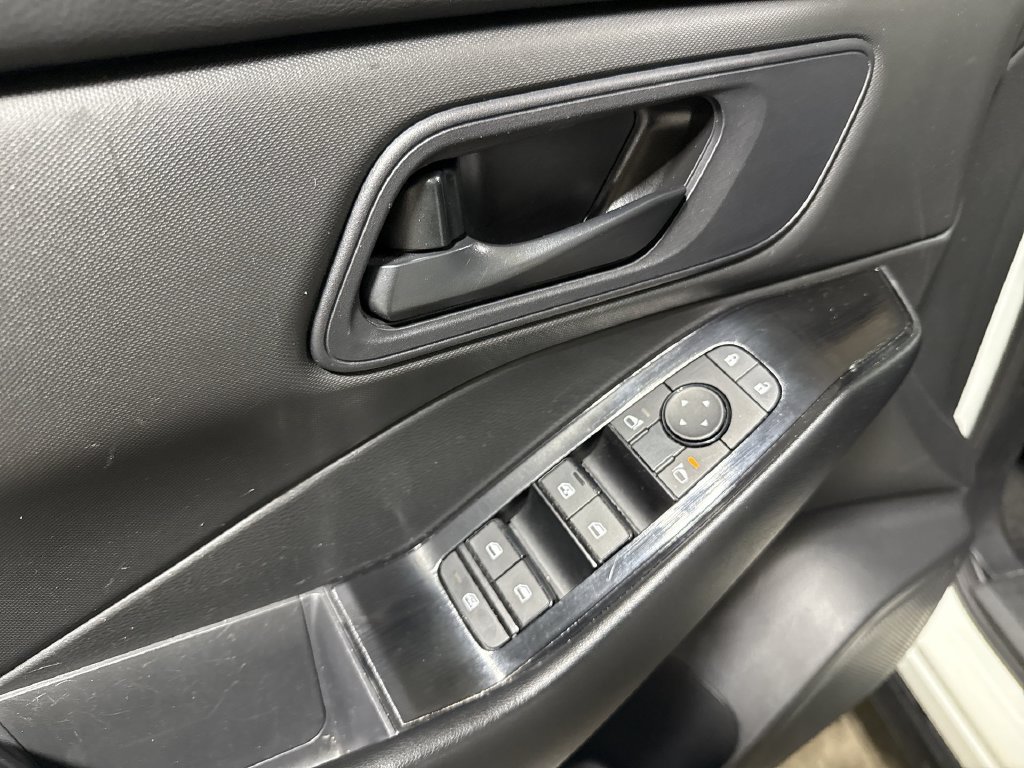 Used 2024 Nissan Rogue S FWD image 20