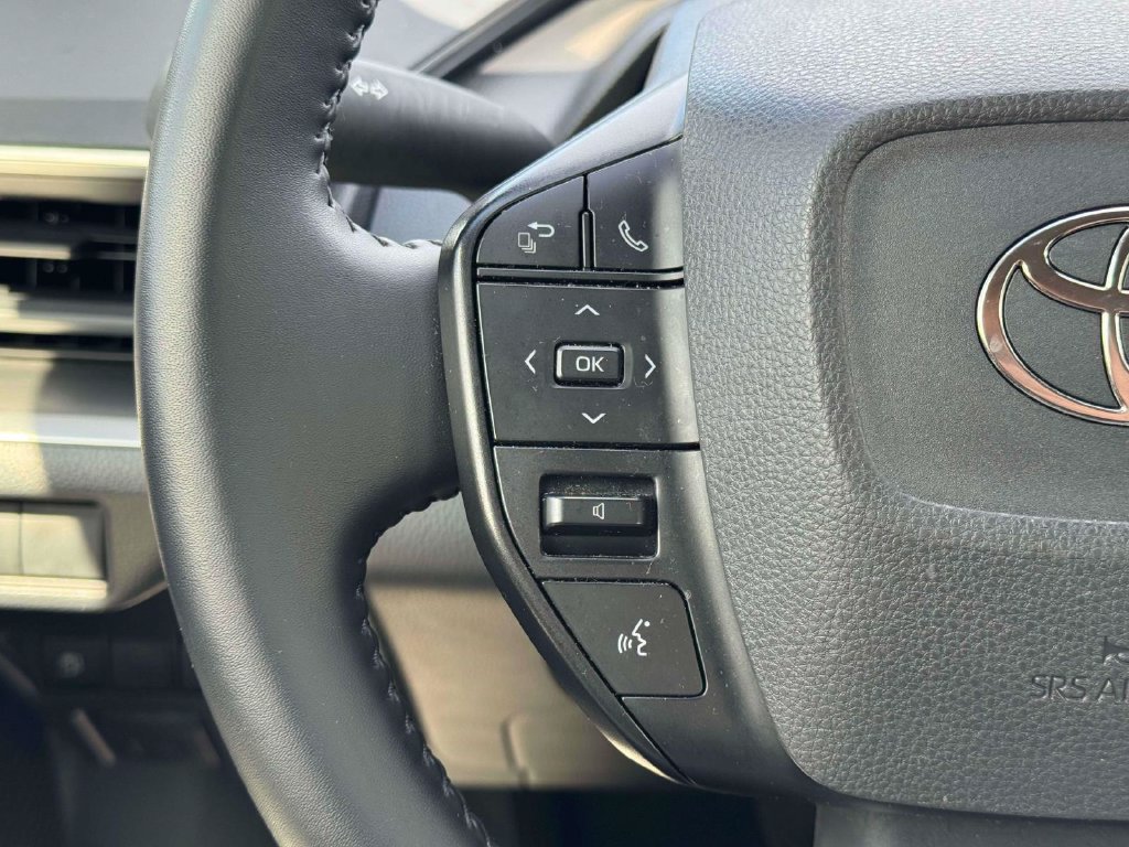Used 2025 Toyota Prius LE FWD image 22