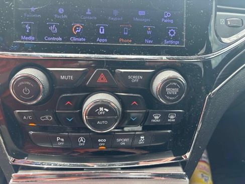Used 2020 Jeep Grand Cherokee Limited w/ Luxury Group II AWD/4WD image 12