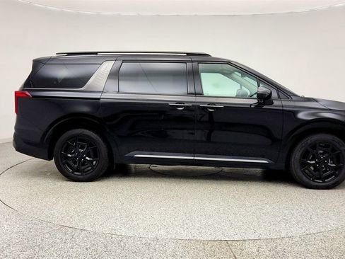 Used 2025 Kia Carnival SX Prestige image 4