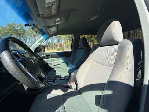 Used 2015 Toyota Tacoma PreRunner image 13
