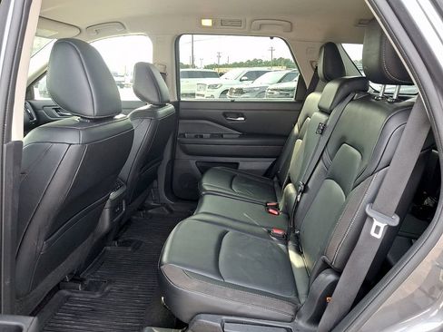 Used 2022 Nissan Pathfinder SL AWD/4WD image 10