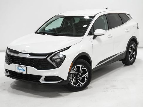 Used 2023 Kia Sportage LX image 2