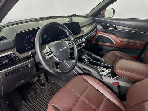 Used 2023 Kia Telluride EX w/ EX Captain's Chair Package FWD image 9
