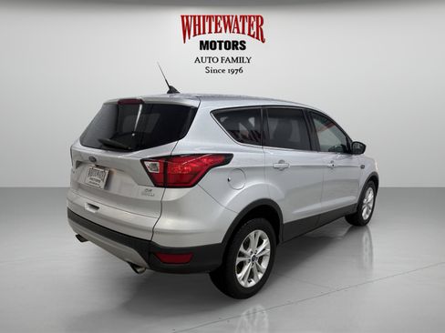 Used 2019 Ford Escape SE FWD image 4