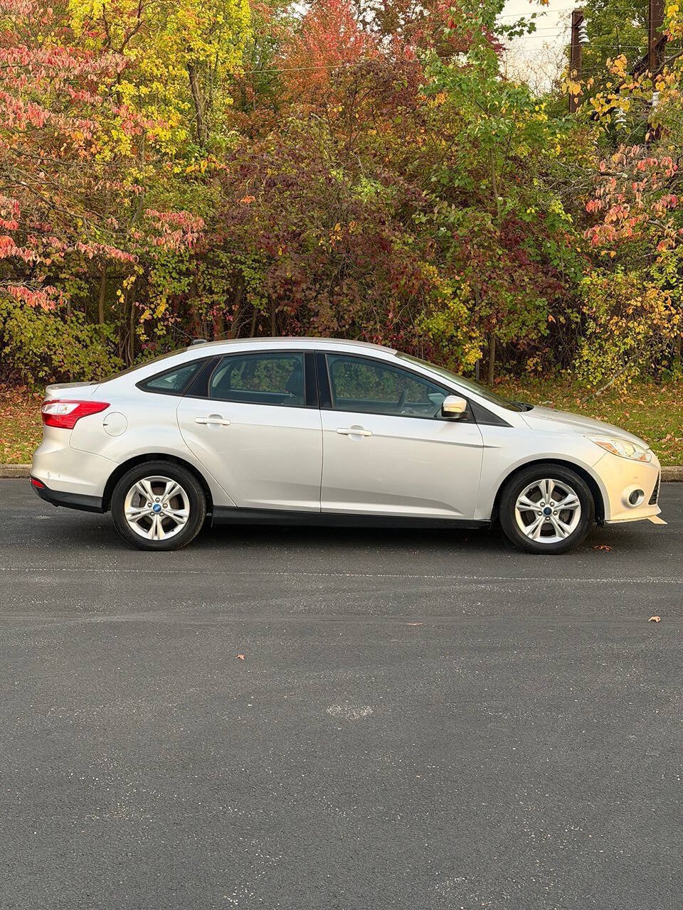 Used 2013 Ford Focus SE FWD image 6