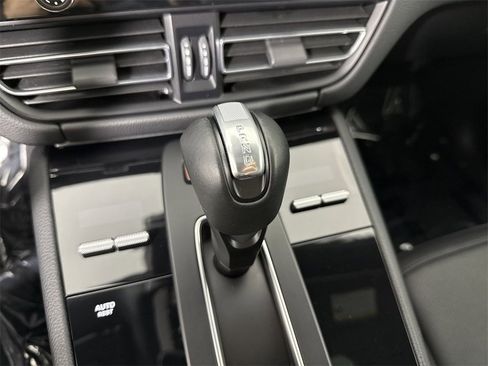 Certified 2024 Porsche Macan w/ Premium Plus Package image 33