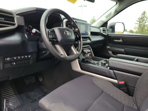 Used 2022 Toyota Tundra SR5 w/ SR5 Convenience Package image 19